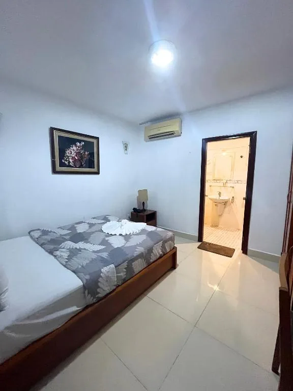 Deluxe Double Room — The Alley Saigon Hotel